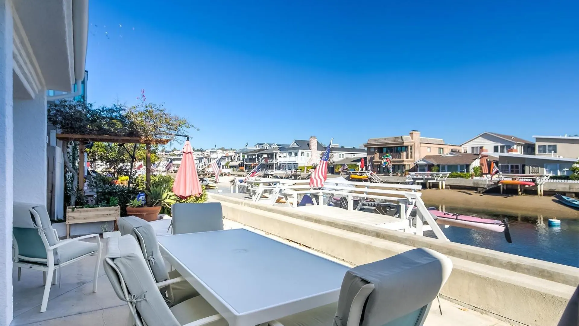 Holiday home Balboa Island Grand Canal With Garage Patio Grill Ac And Linens Newport Beach United States