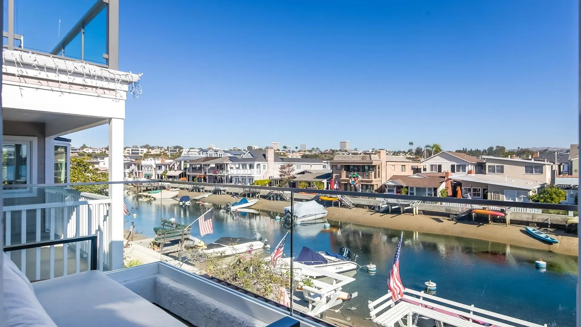 Holiday home Balboa Island Grand Canal With Garage Patio Grill Ac And Linens Newport Beach